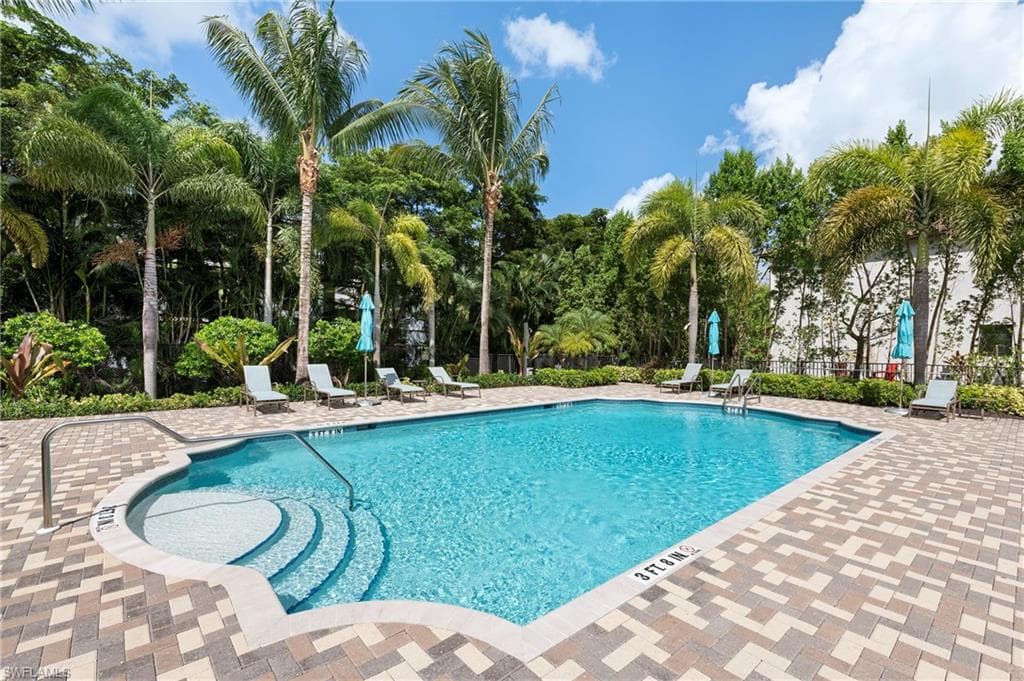 8797 Madrid Cir, Naples, FL 34104-2