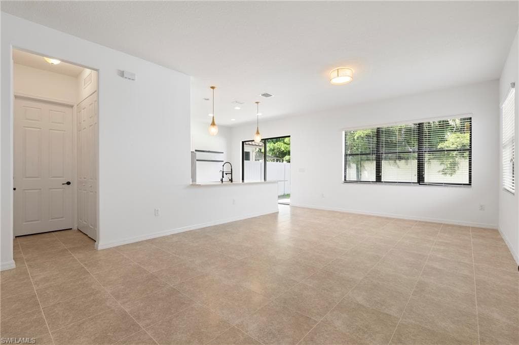 8797 Madrid Cir, Naples, FL 34104-5