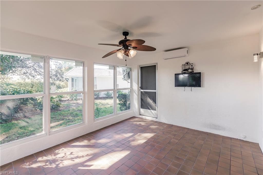 217 Yorkshire Ct 2, Naples, FL 34112-28
