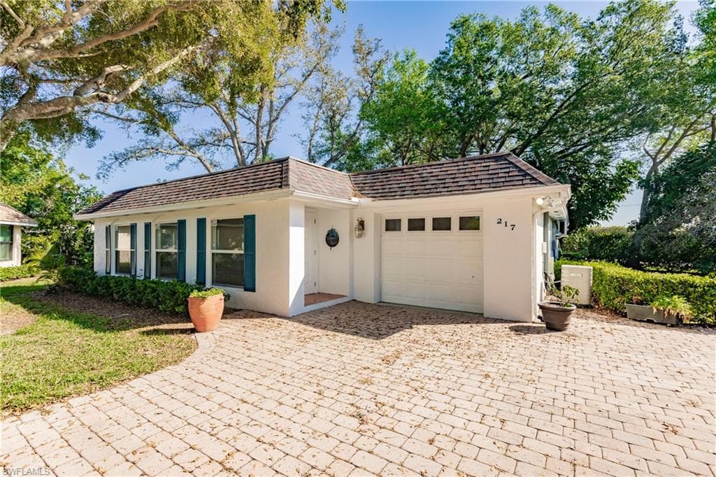 217 Yorkshire Ct 2, Naples, FL 34112-2