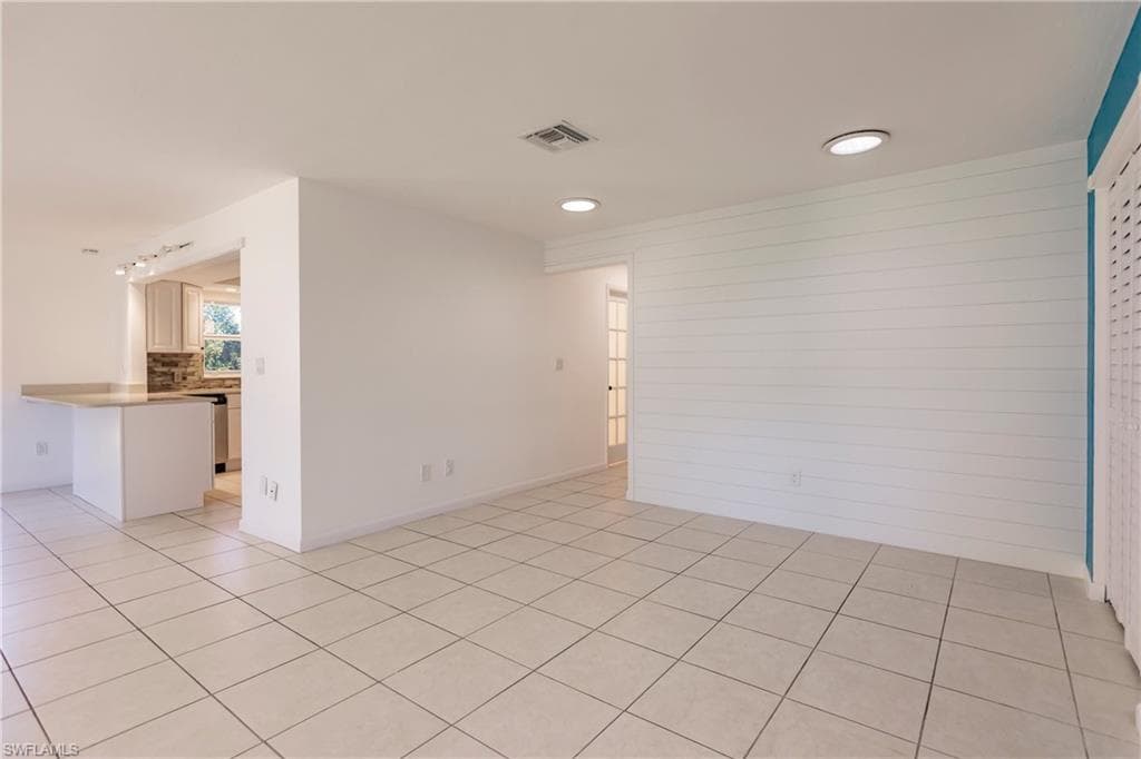217 Yorkshire Ct 2, Naples, FL 34112-7