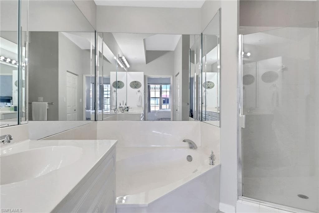 401 Bayfront Pl 3502, Naples, FL 34102-10