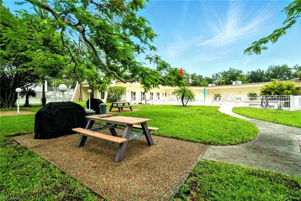 2079 Barkeley Ln 6, Fort Myers, FL 33907-19