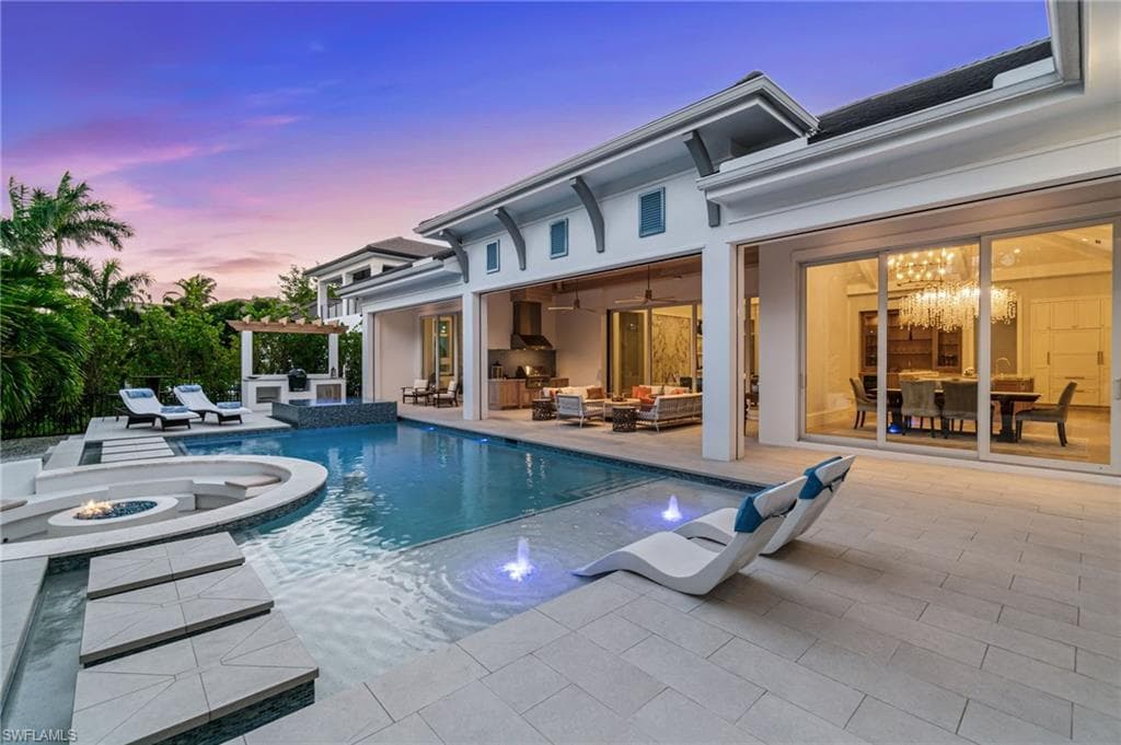 3290 Crayton Rd, Naples, FL 34103-37