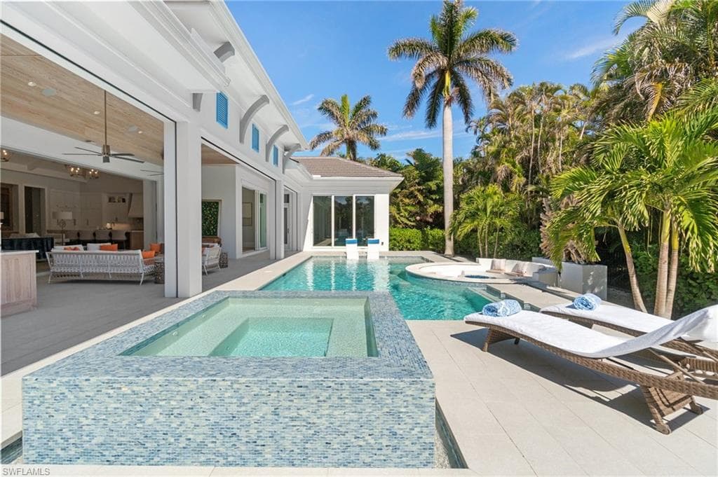 3290 Crayton Rd, Naples, FL 34103-44