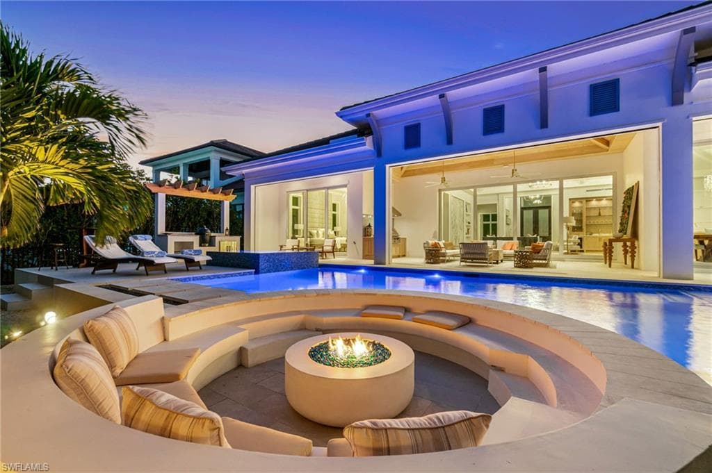 3290 Crayton Rd, Naples, FL 34103-3