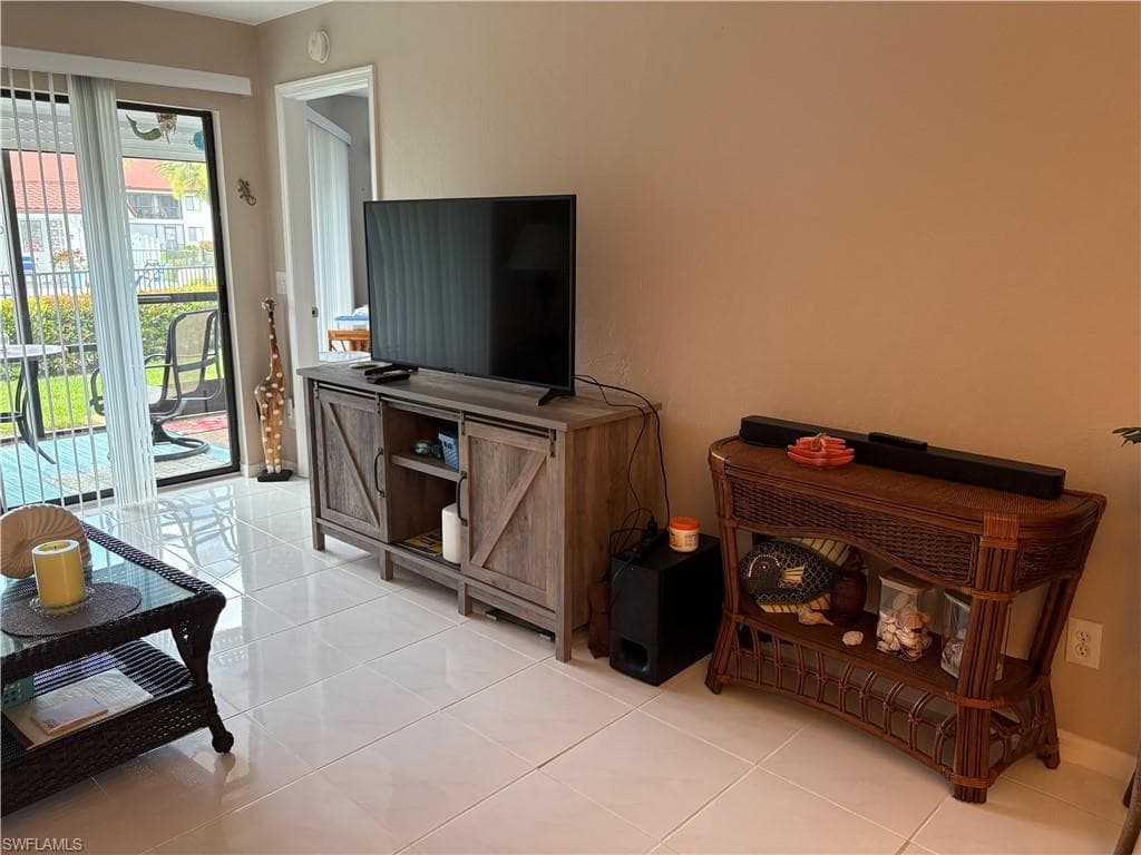 4987 Pepper Cir I107, Naples, FL 34113-9