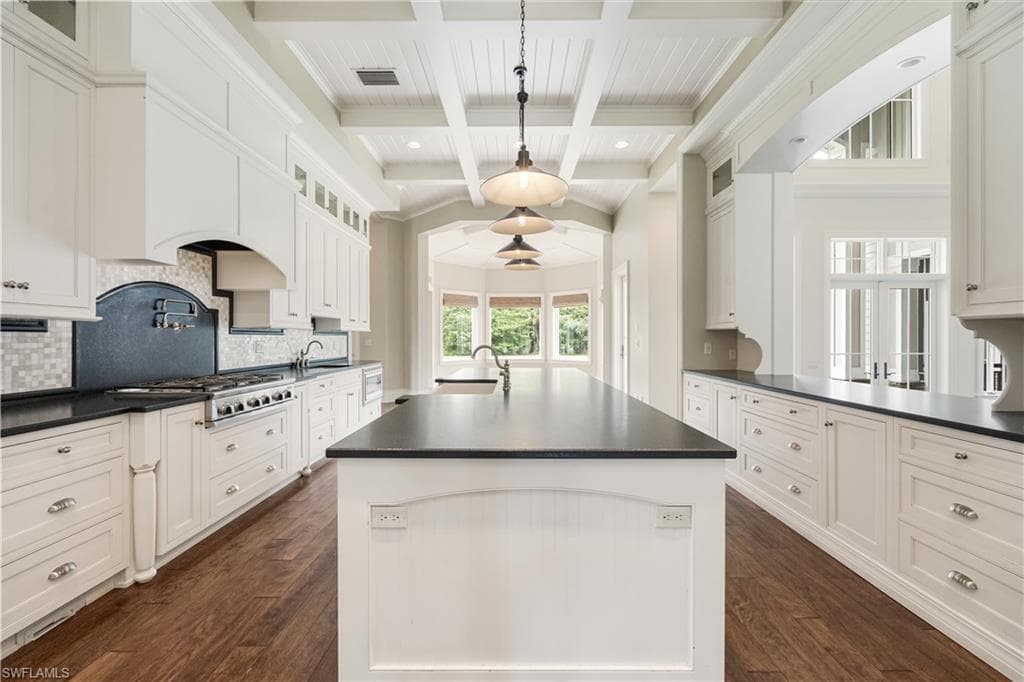 2263 Coach House Ln, Naples, FL 34105-17