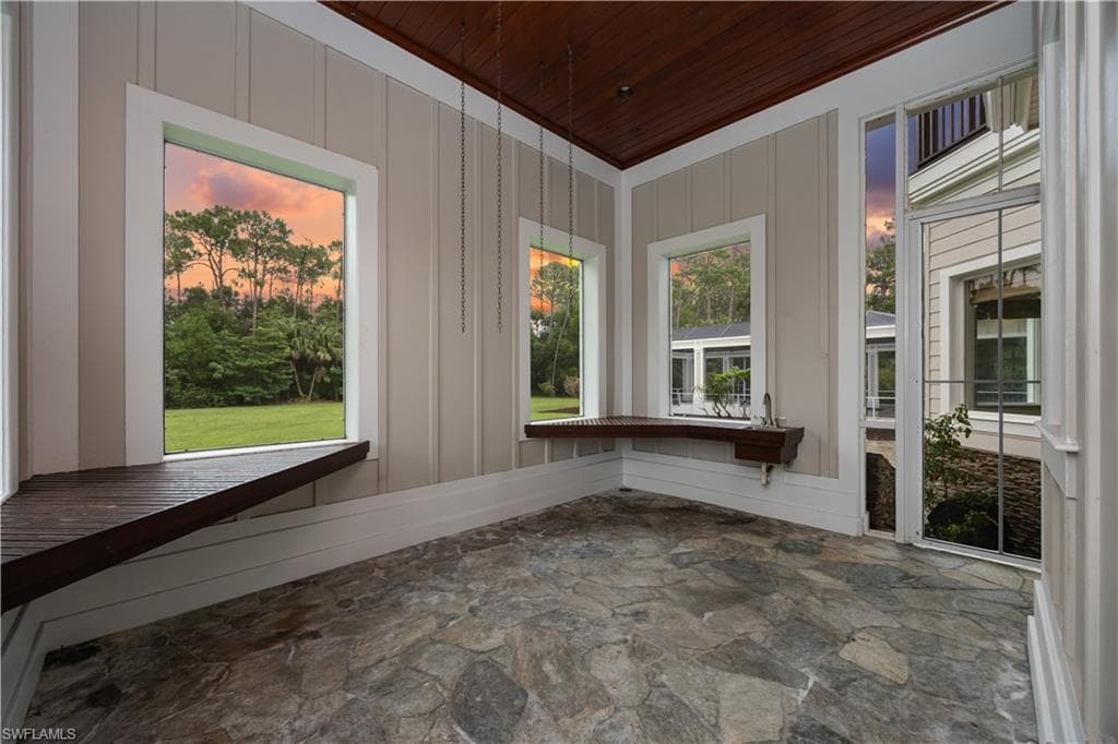 2263 Coach House Ln, Naples, FL 34105-25