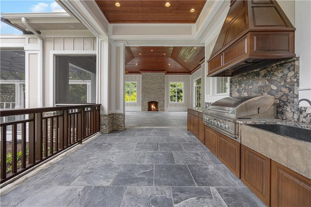 2263 Coach House Ln, Naples, FL 34105-39