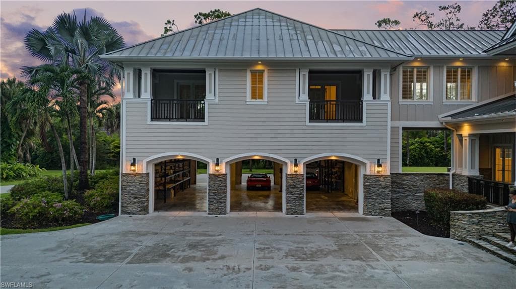 2263 Coach House Ln, Naples, FL 34105-5