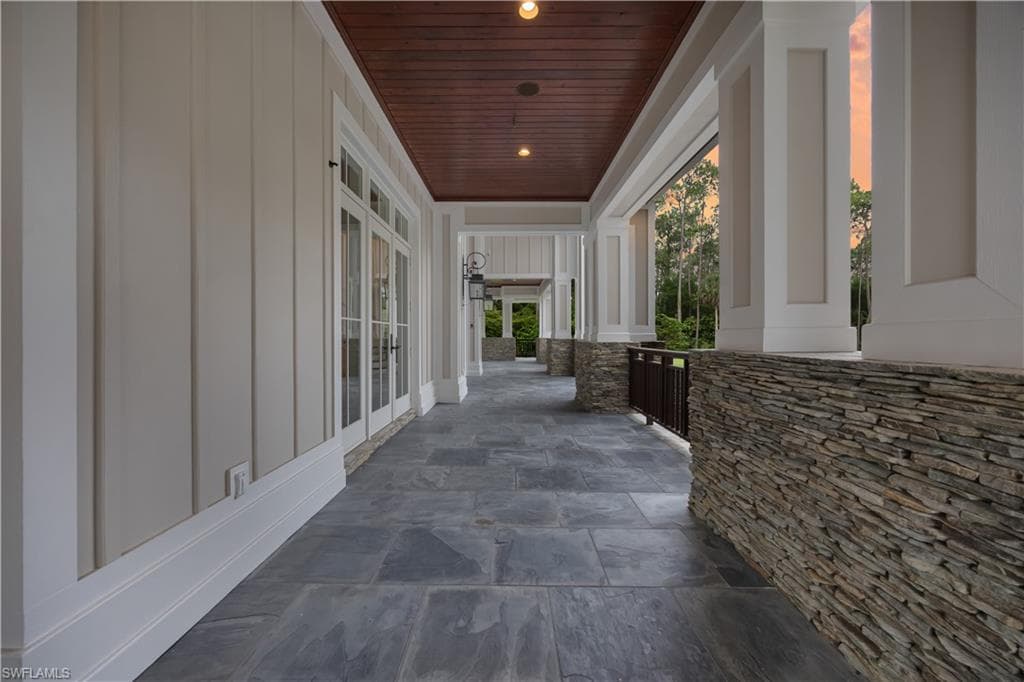2263 Coach House Ln, Naples, FL 34105-7