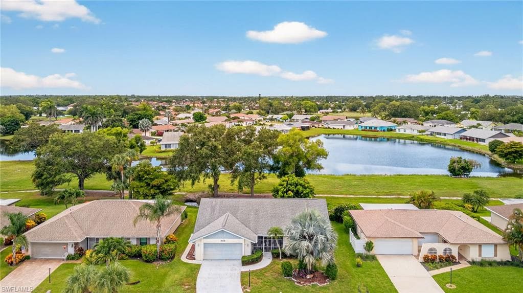 950 Charlemagne Blvd, Naples, FL 34112-3