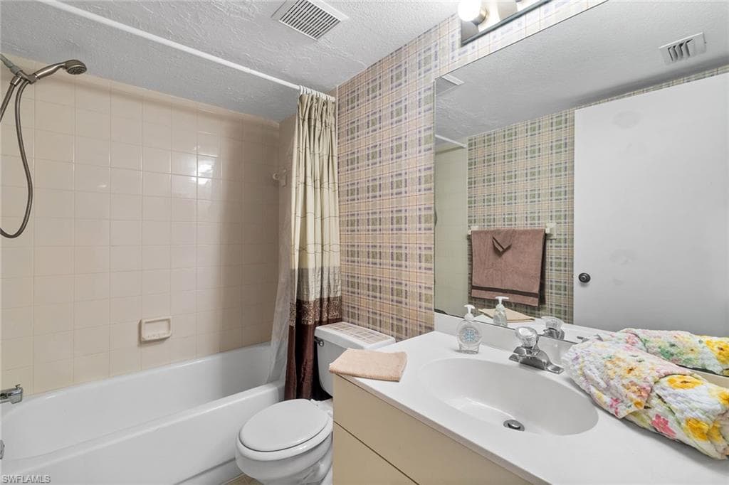 3364 Timberwood Cir, Naples, FL 34105-17