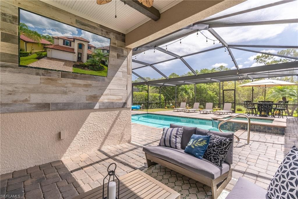 1588 Vizcaya Ln, Naples, FL 34113-16