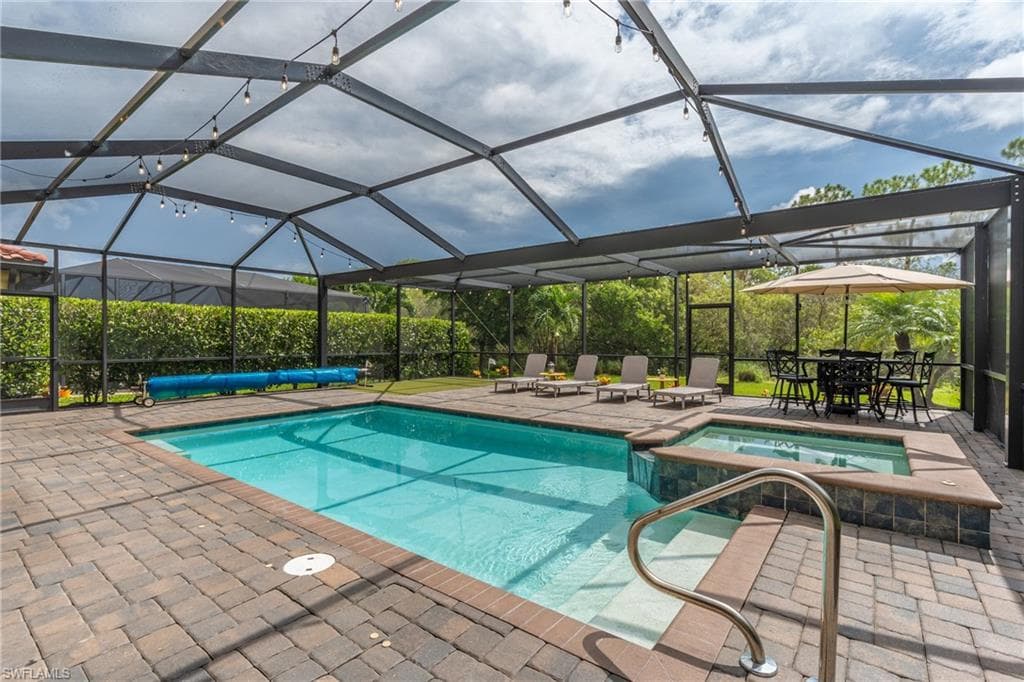 1588 Vizcaya Ln, Naples, FL 34113-17