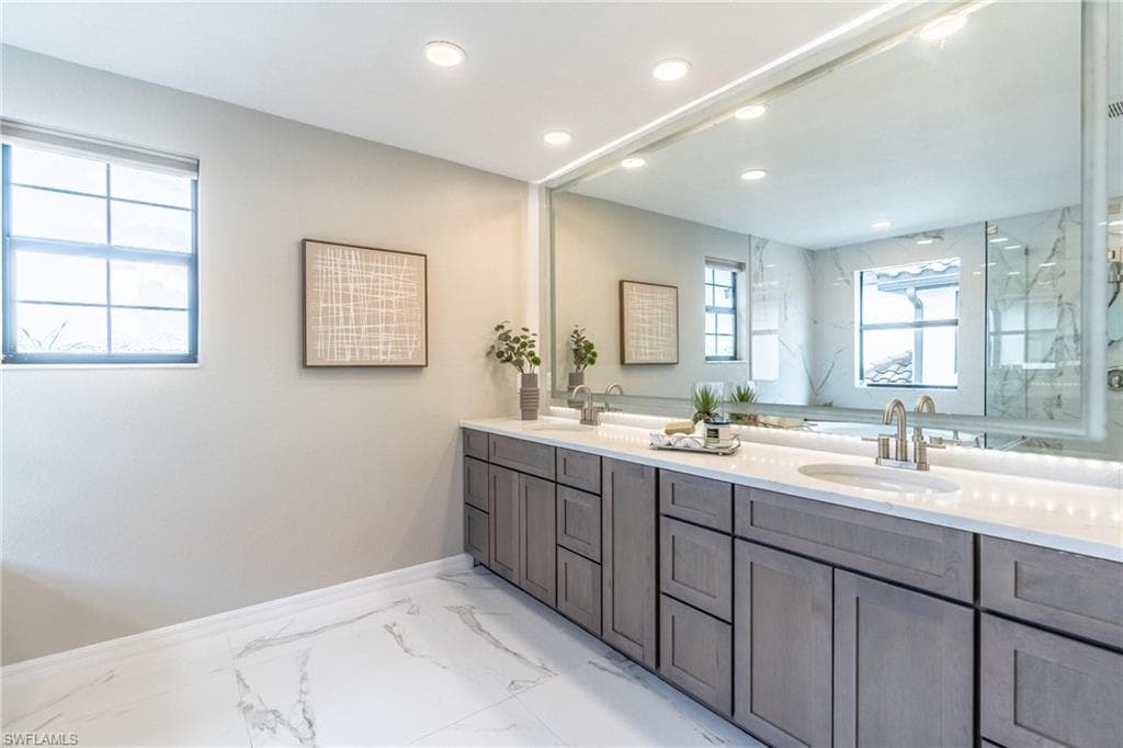1588 Vizcaya Ln, Naples, FL 34113-32