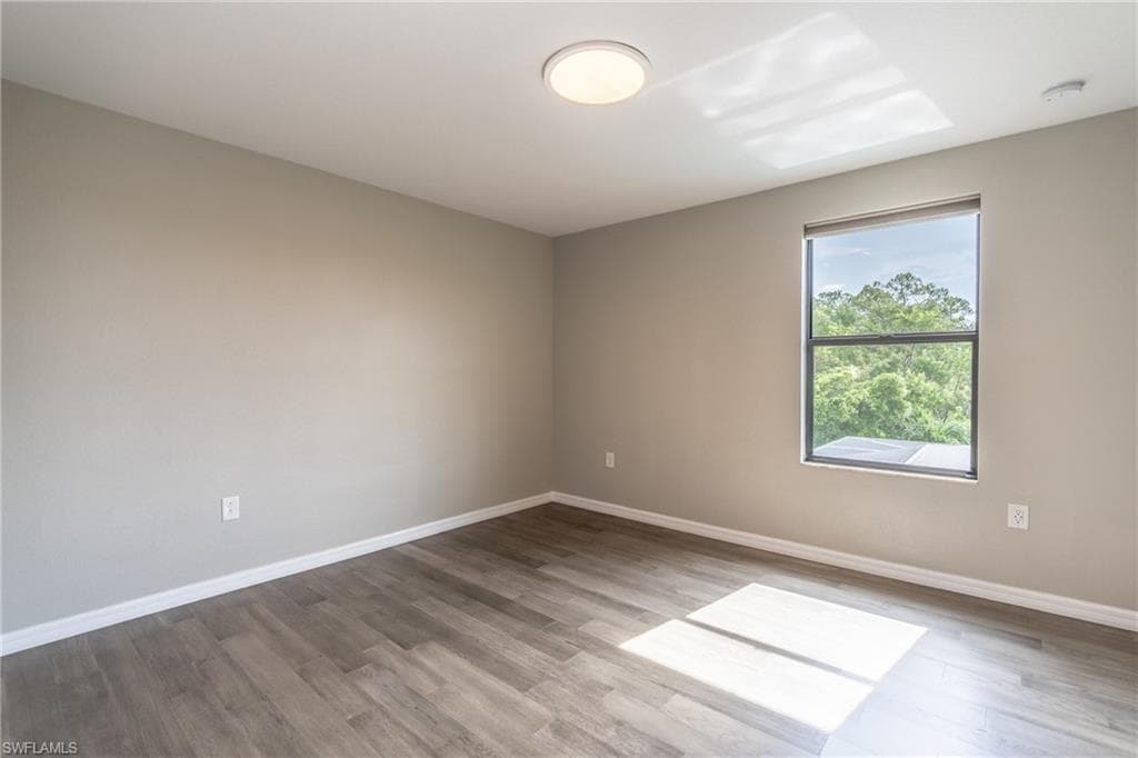 1588 Vizcaya Ln, Naples, FL 34113-35