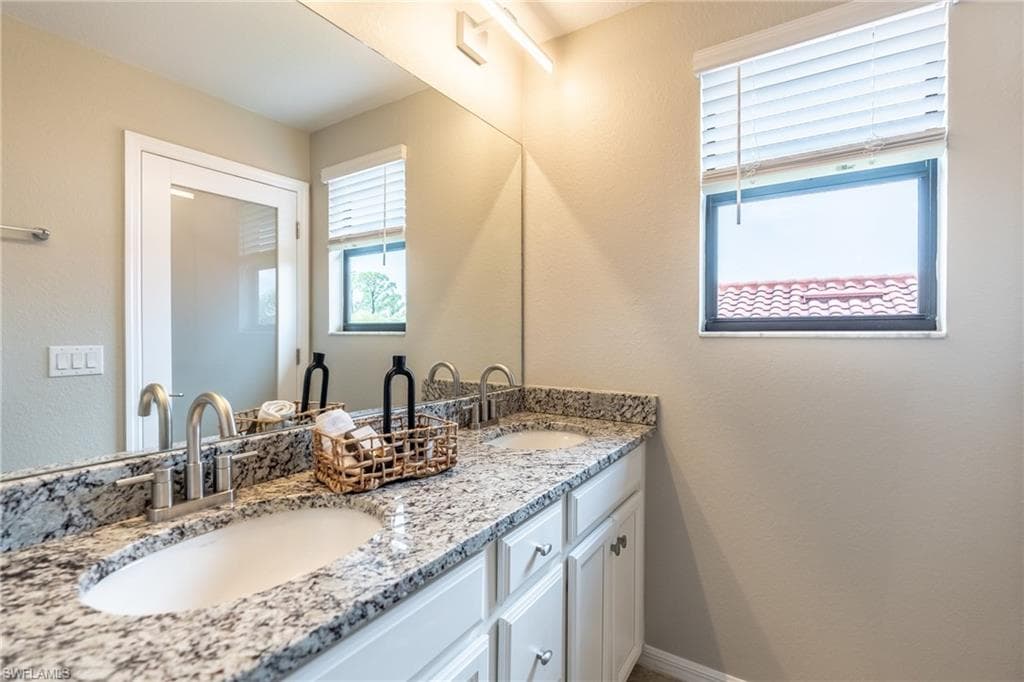 1588 Vizcaya Ln, Naples, FL 34113-36