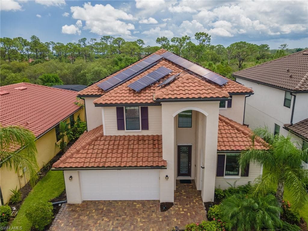 1588 Vizcaya Ln, Naples, FL 34113-3