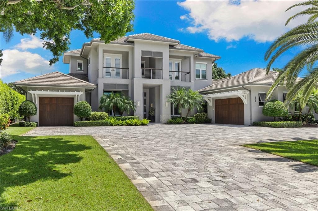 745 Riviera Dr, Naples, FL 34103-1