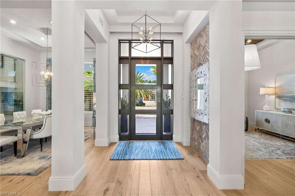 745 Riviera Dr, Naples, FL 34103-3