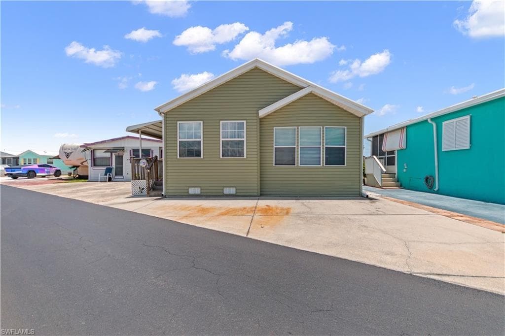 11089 Sunglow Ln, Fort Myers, FL 33908-2