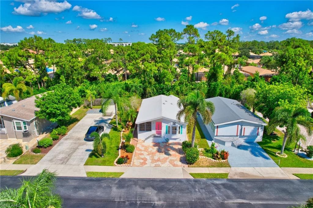 1031 Crystal Lake Dr, Naples, FL 34120-18