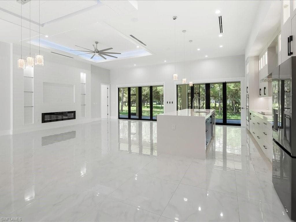 103 14th St SE, Naples, FL 34117-10