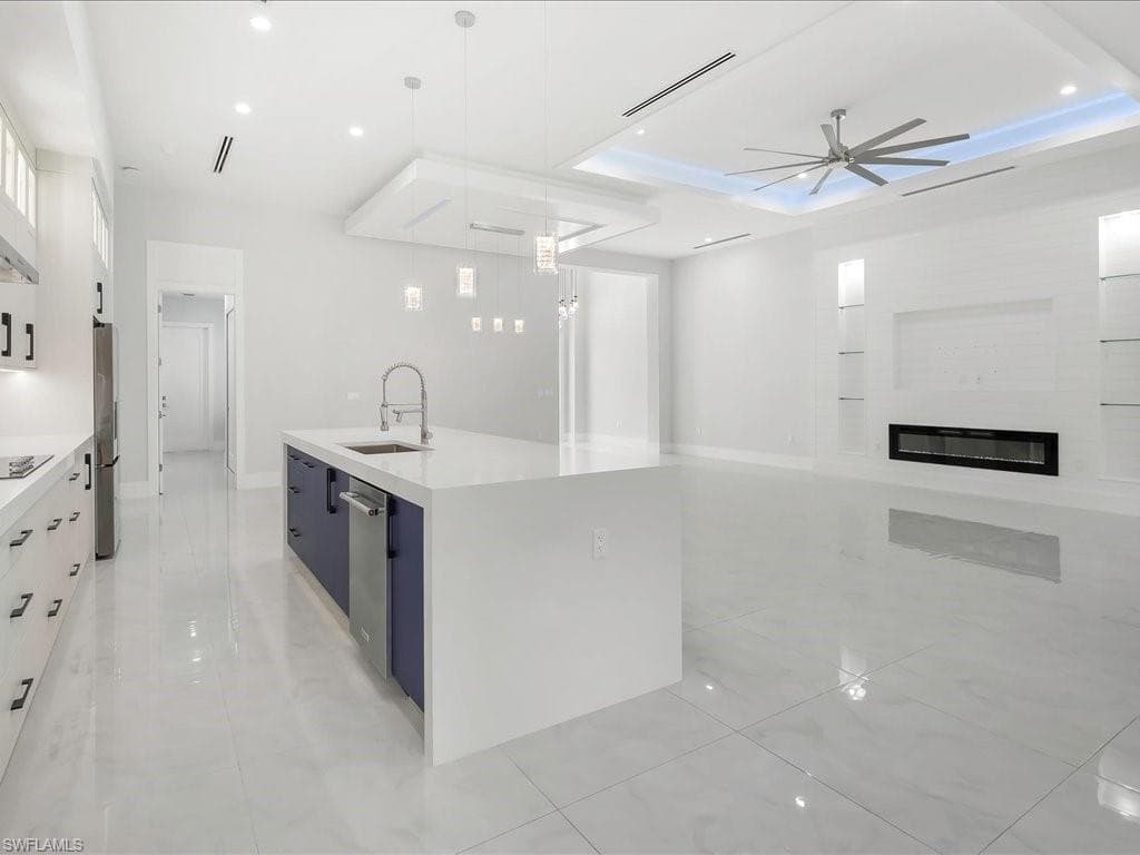 103 14th St SE, Naples, FL 34117-16