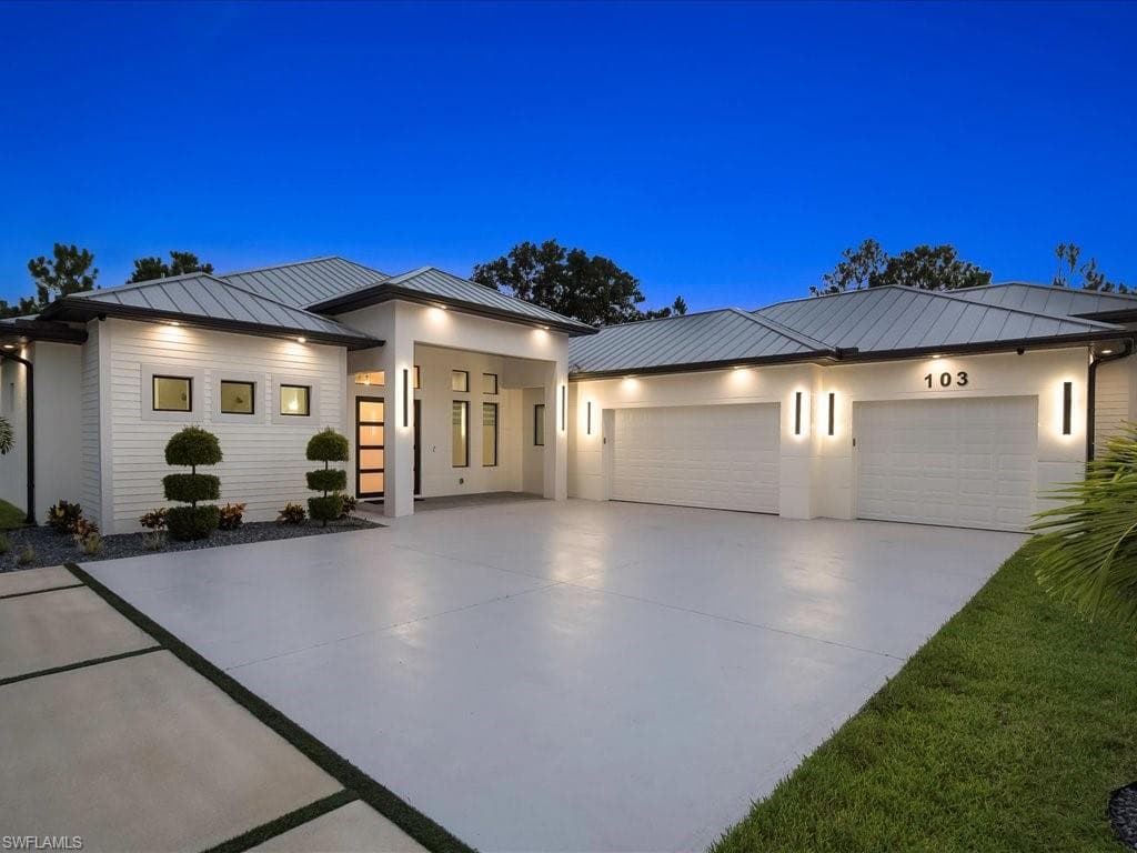 103 14th St SE, Naples, FL 34117-1