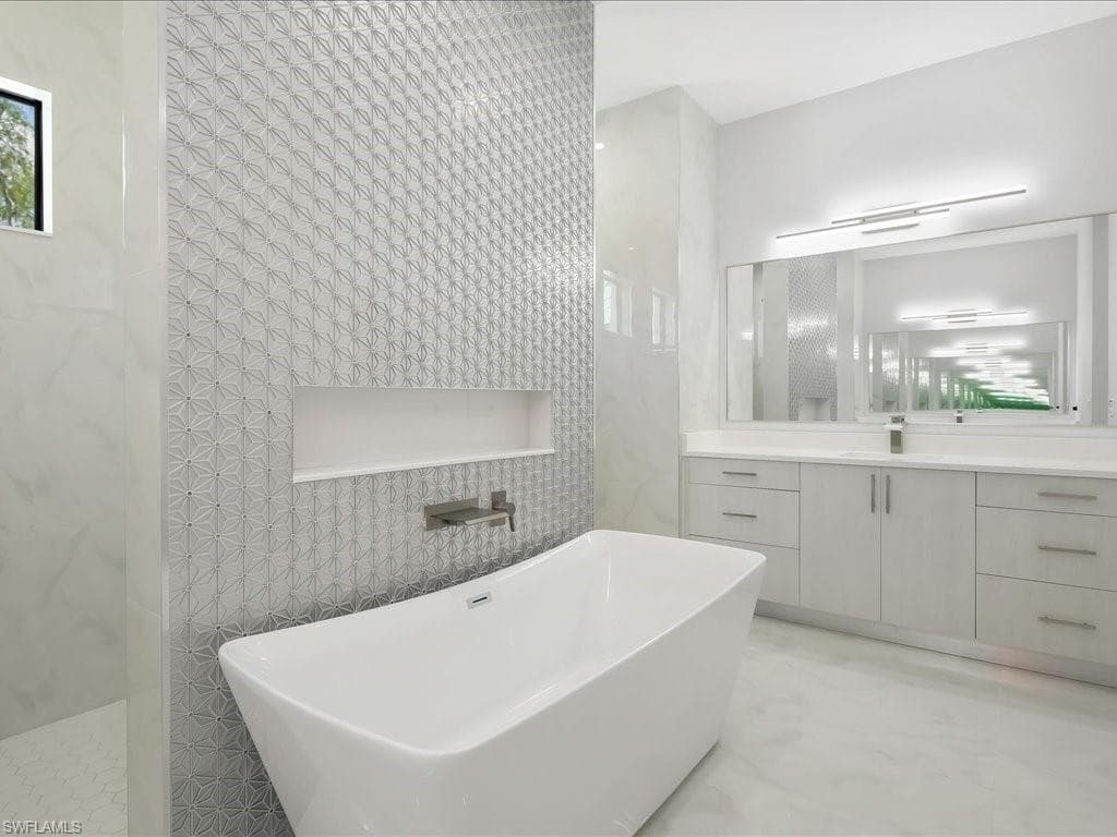 103 14th St SE, Naples, FL 34117-22