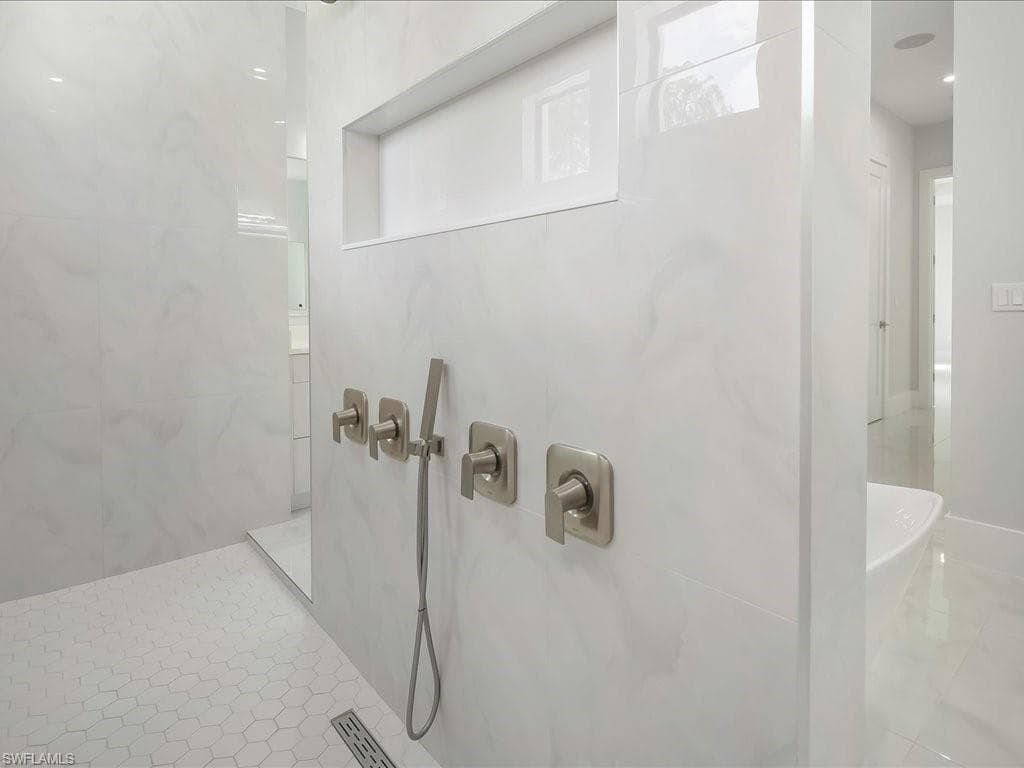 103 14th St SE, Naples, FL 34117-24