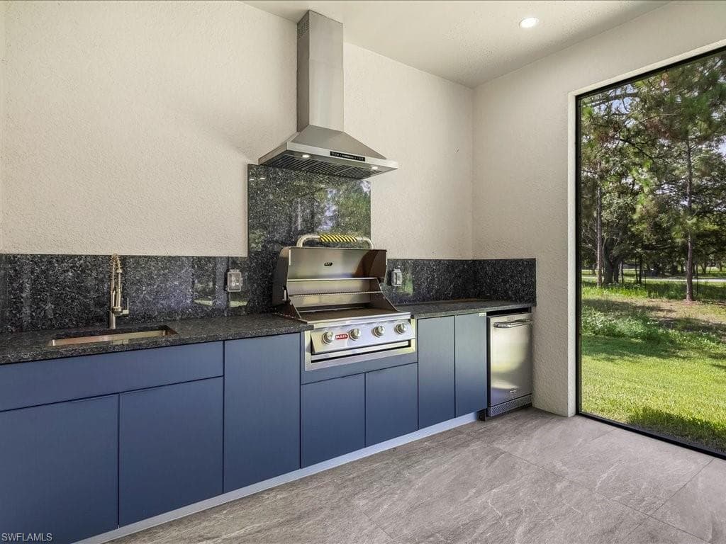 103 14th St SE, Naples, FL 34117-38