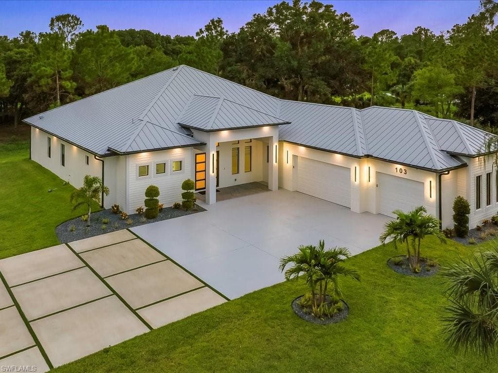 103 14th St SE, Naples, FL 34117-4