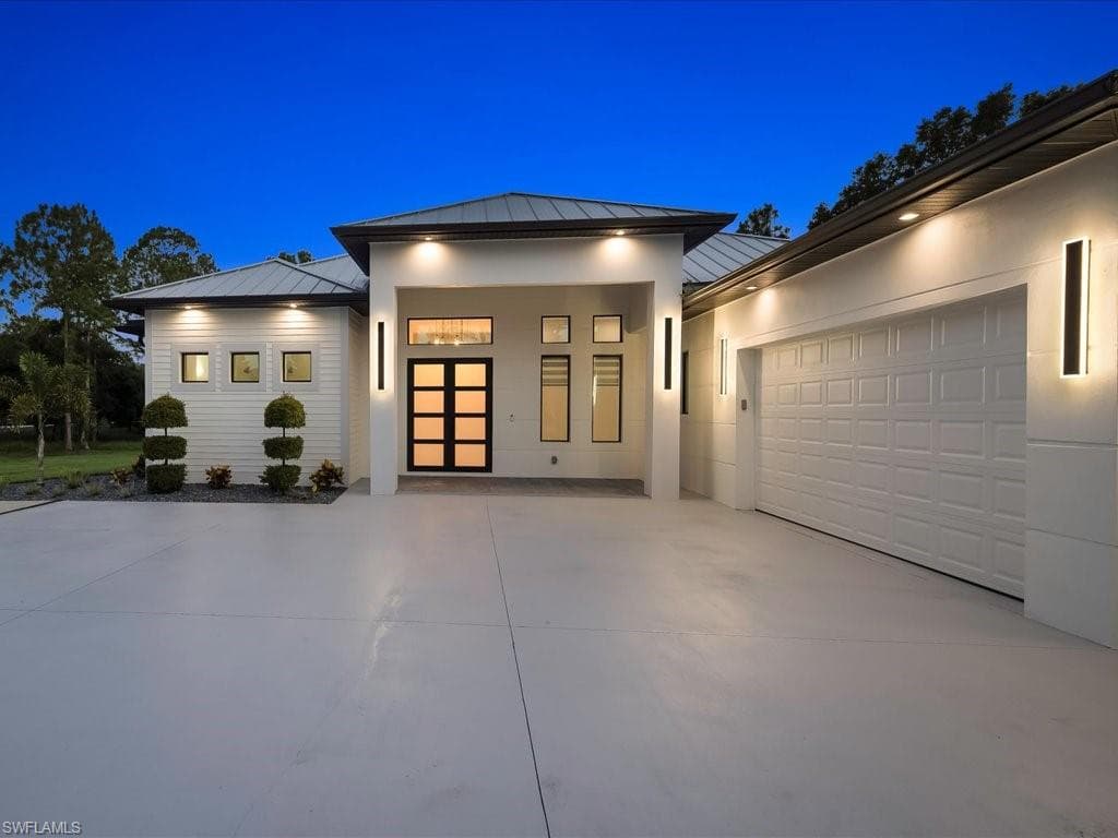 103 14th St SE, Naples, FL 34117-5
