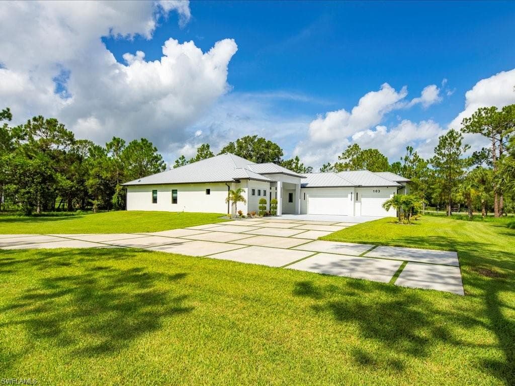 103 14th St SE, Naples, FL 34117-7