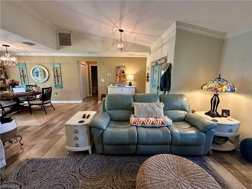 107 Round Key Cir E9, Naples, FL 34112-10