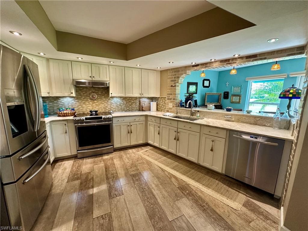 107 Round Key Cir E9, Naples, FL 34112-16