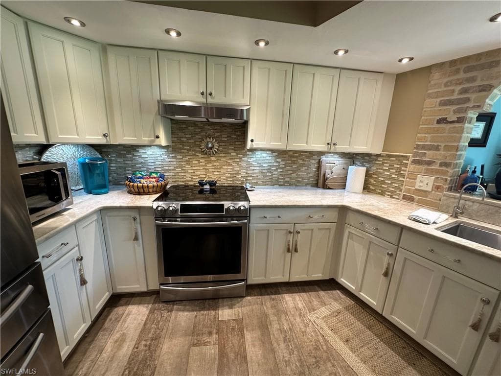 107 Round Key Cir E9, Naples, FL 34112-17