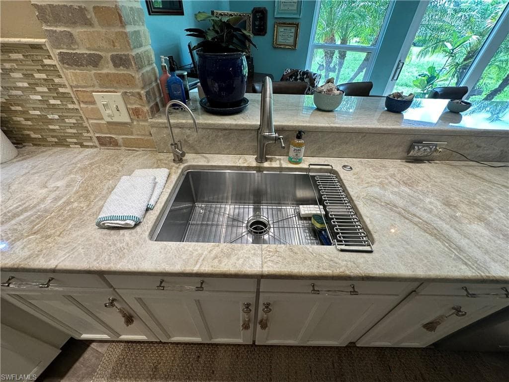 107 Round Key Cir E9, Naples, FL 34112-20