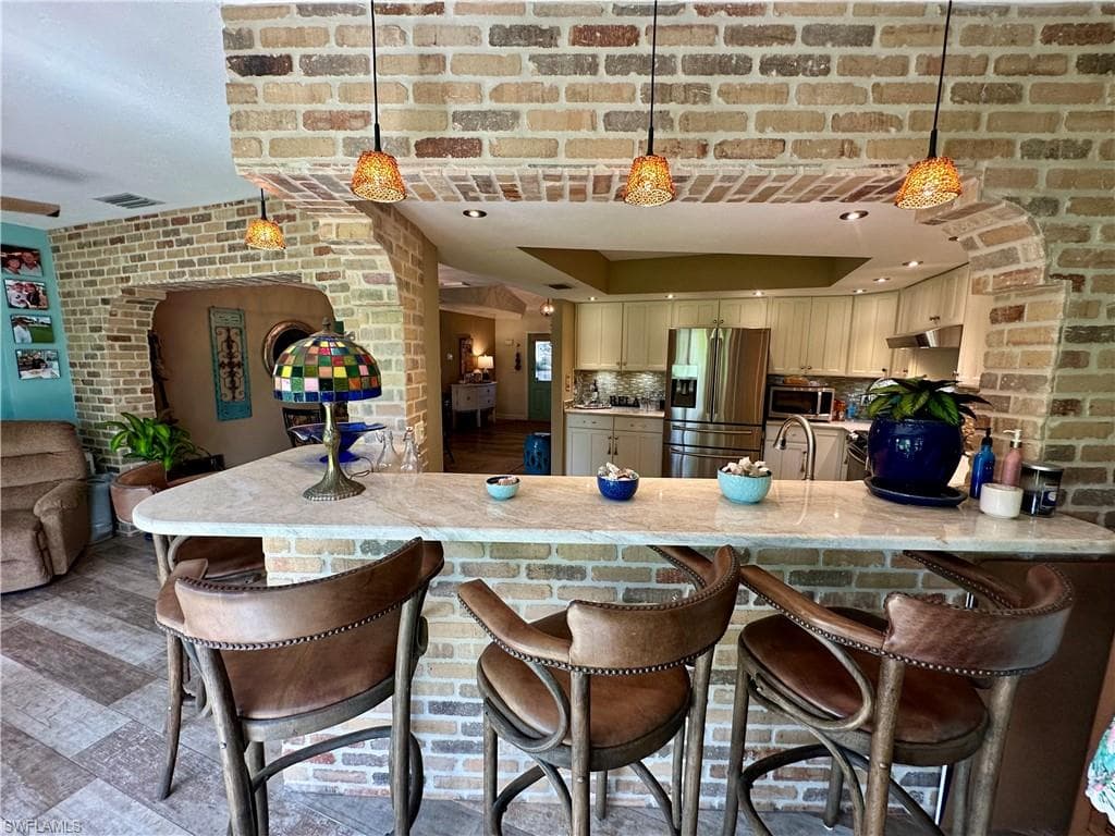 107 Round Key Cir E9, Naples, FL 34112-26