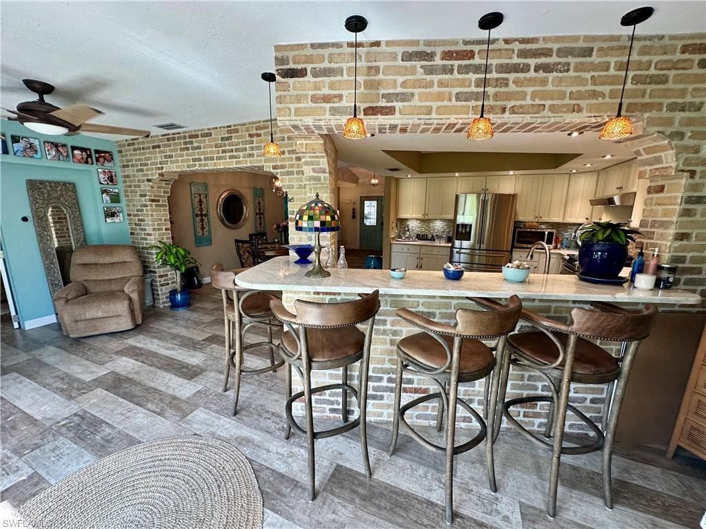107 Round Key Cir E9, Naples, FL 34112-30