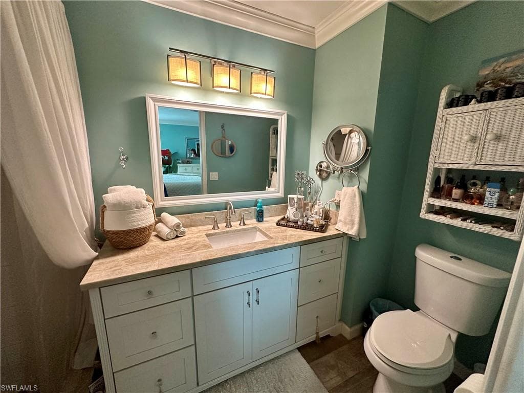 107 Round Key Cir E9, Naples, FL 34112-40