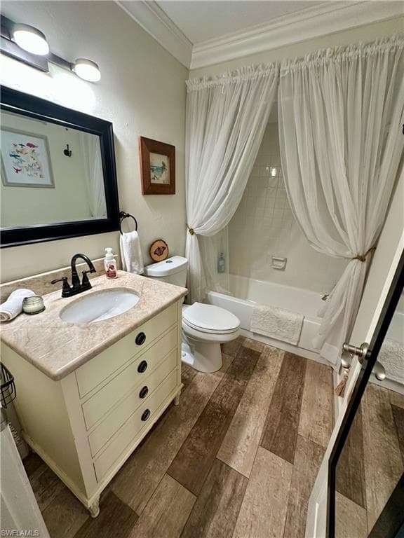 107 Round Key Cir E9, Naples, FL 34112-42