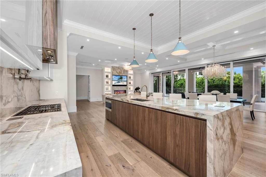 3190 Crayton Rd, Naples, FL 34103-12