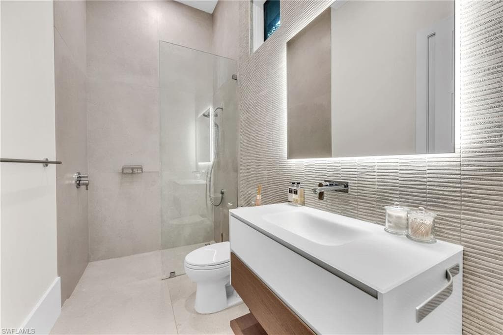 3190 Crayton Rd, Naples, FL 34103-24
