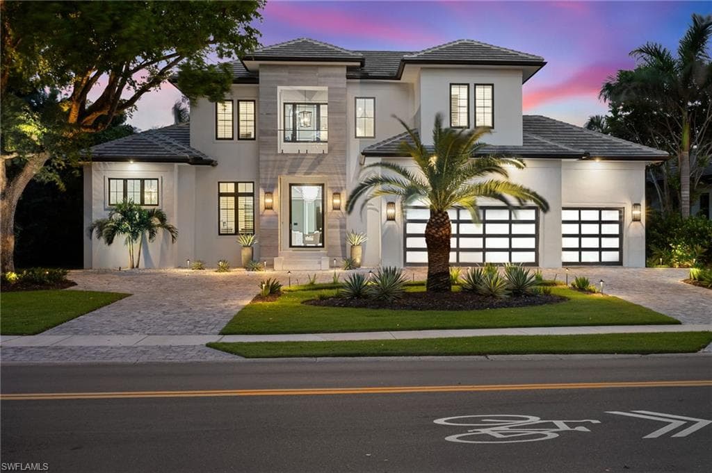 3190 Crayton Rd, Naples, FL 34103-1