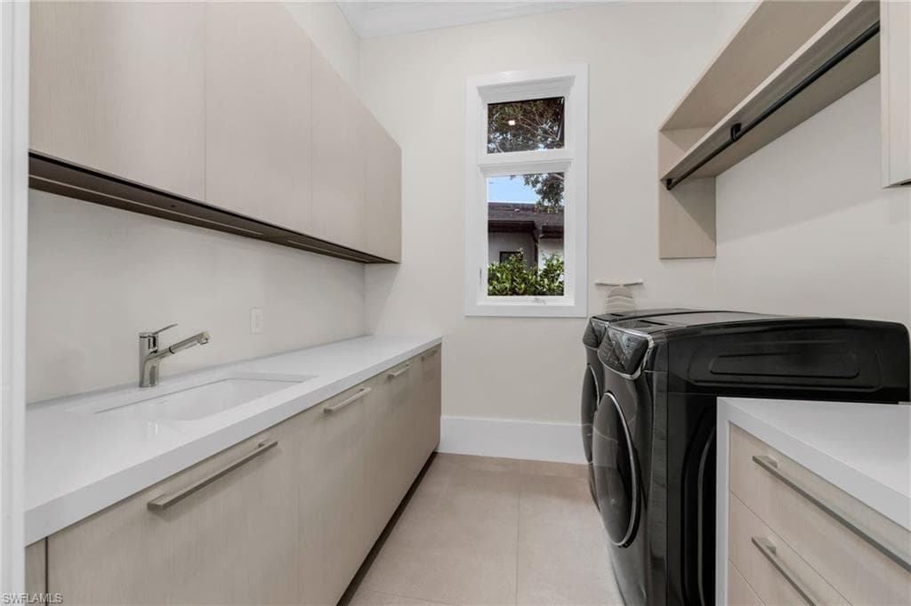 3190 Crayton Rd, Naples, FL 34103-33