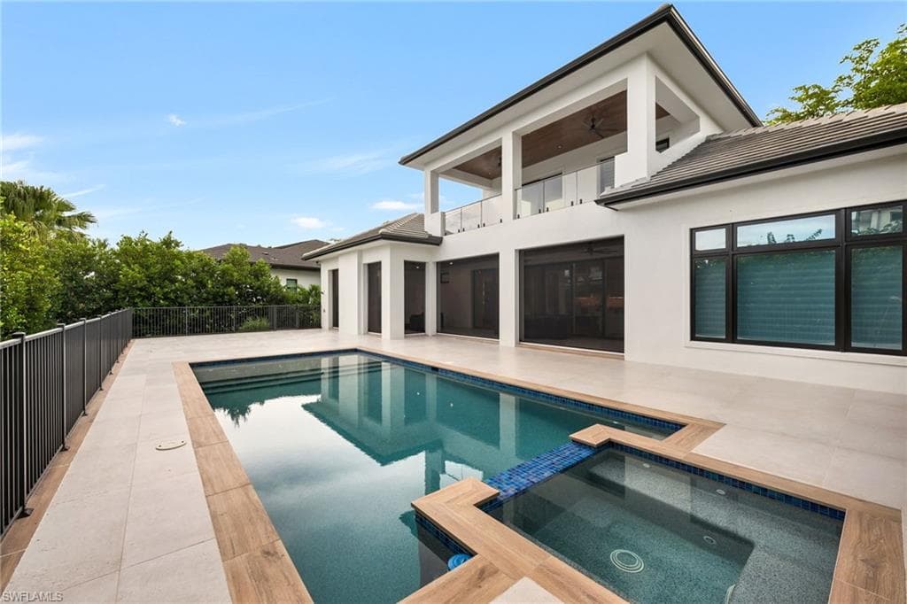 3190 Crayton Rd, Naples, FL 34103-36